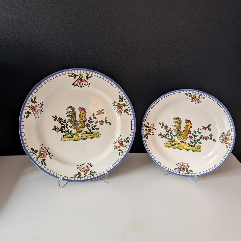 Hand-painted Villa Ceramica Dinner and Salad Plate in a Rooster Pattern
